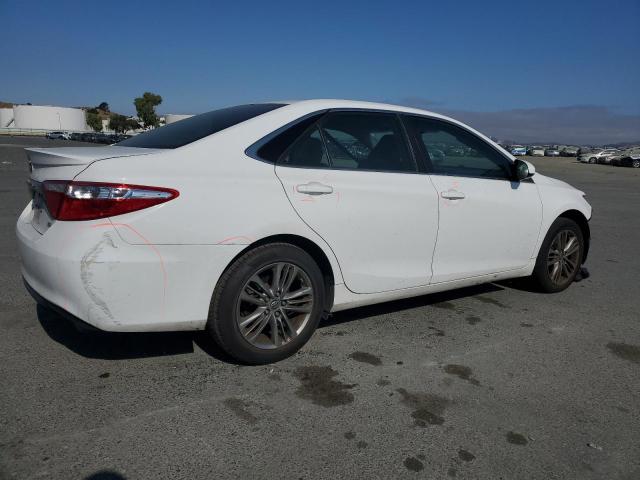 4T1BF1FK0FU034197 - 2015 TOYOTA CAMRY LE WHITE photo 3