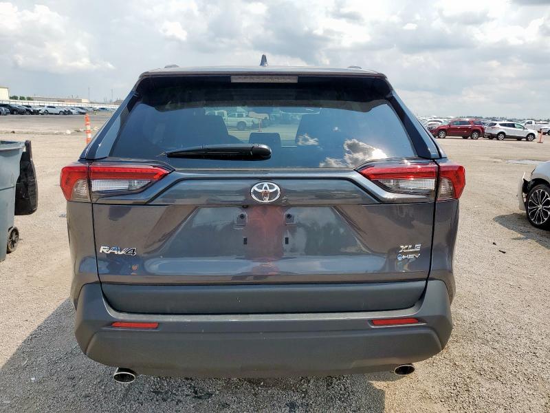 4T3RWRFV1SU175983 - 2025 TOYOTA RAV4 XLE GRAY photo 6