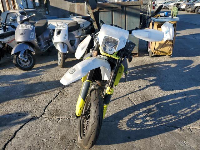 VBKUSV402MM714647 - 2021 HUSQVARNA SUPERMOTO TWO TONE photo 2