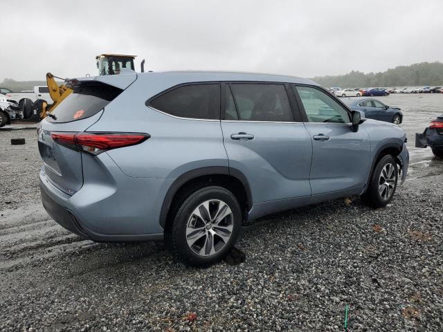5TDGZRAH3NS142117 - 2022 TOYOTA HIGHLANDER XLE BLUE photo 3