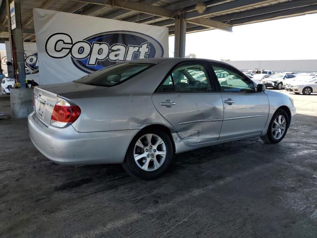 4T1BE30K25U508947 - 2005 TOYOTA CAMRY LE SILVER photo 3