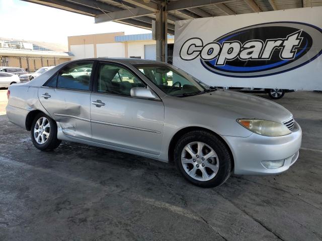 4T1BE30K25U508947 - 2005 TOYOTA CAMRY LE SILVER photo 4