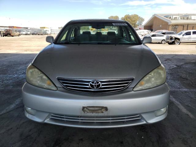4T1BE30K25U508947 - 2005 TOYOTA CAMRY LE SILVER photo 5