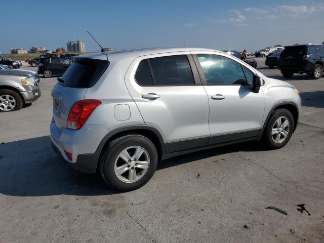 3GNCJKSB3LL171263 - 2020 CHEVROLET TRAX LS SILVER photo 3