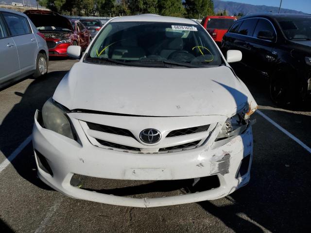 5YFBU4EE6DP214088 - 2013 TOYOTA COROLLA BASE WHITE photo 5