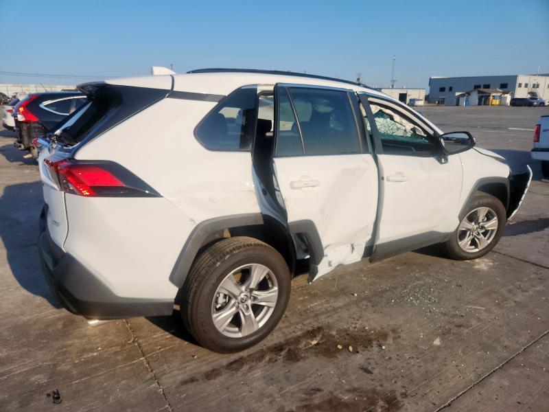 2T3W1RFV0RC288675 - 2024 TOYOTA RAV4 XLE WHITE photo 3