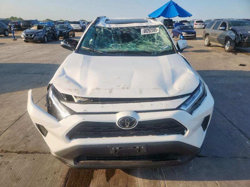 2T3W1RFV0RC288675 - 2024 TOYOTA RAV4 XLE WHITE photo 5