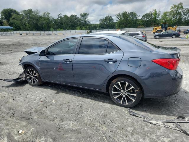 5YFBURHE6JP820950 - 2018 TOYOTA COROLLA L GRAY photo 2