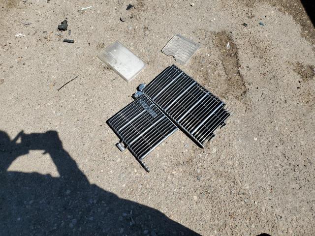 1LNLM81W9NY703247 - 1992 LINCOLN TOWN CAR EXECUTIVE SILVER photo 12