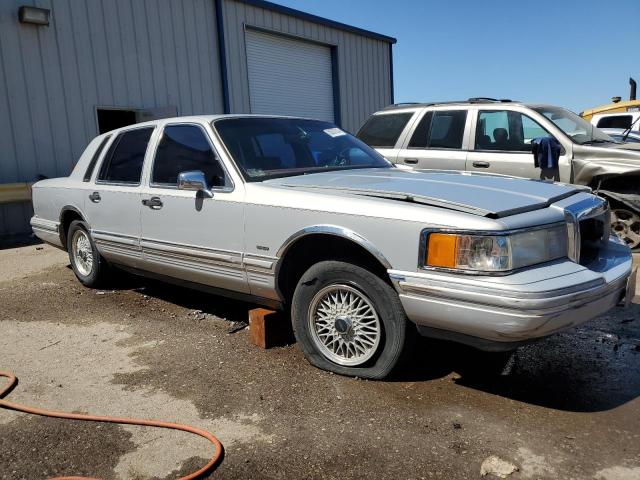 1LNLM81W9NY703247 - 1992 LINCOLN TOWN CAR EXECUTIVE SILVER photo 4