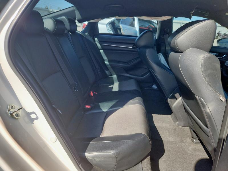 1HGCV1F34JA260694 - 2018 HONDA ACCORD SPORT WHITE photo 10