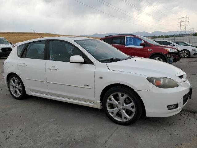 JM1BK343881862896 - 2008 MAZDA 3 HATCHBACK WHITE photo 4