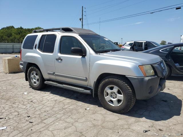 5N1AN08U75C647817 - 2005 NISSAN XTERRA OFF ROAD SILVER photo 4