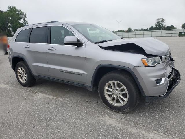 1C4RJEAG1JC172521 - 2018 JEEP GRAND CHER LAREDO ვერცხლისფერი ფოტო 4