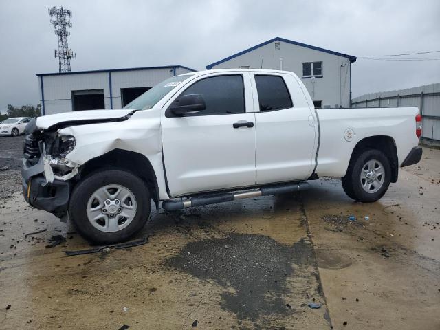5TFUM5F11HX073917 - 2017 TOYOTA TUNDRA DOUBLE CAB SR/SR5 WHITE photo 1