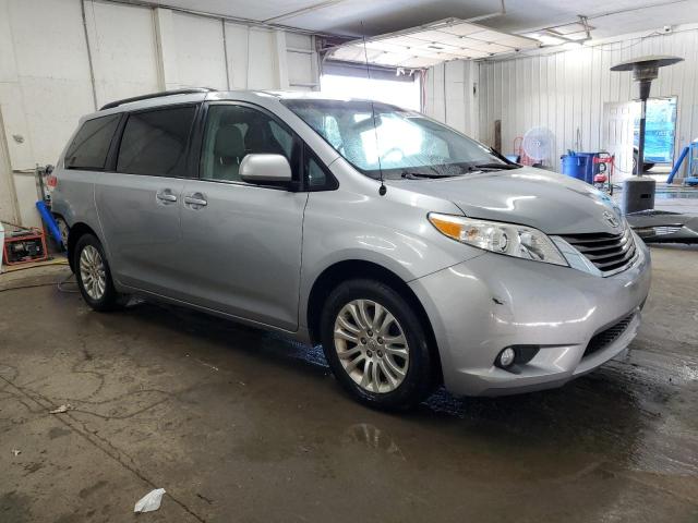 5TDYK3DC2ES525388 - 2014 TOYOTA SIENNA XLE GRAY photo 4