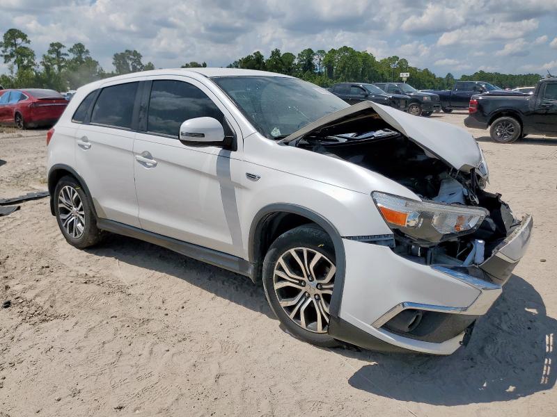 JA4AP3AW0HZ041900 - 2017 MITSUBISHI OUTLANDER ES WHITE photo 4