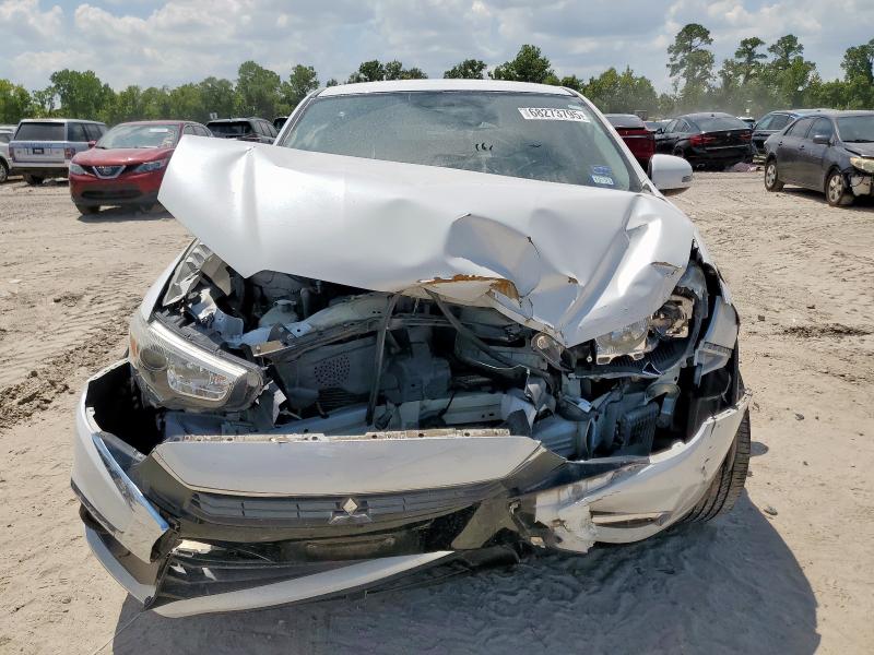 JA4AP3AW0HZ041900 - 2017 MITSUBISHI OUTLANDER ES WHITE photo 5