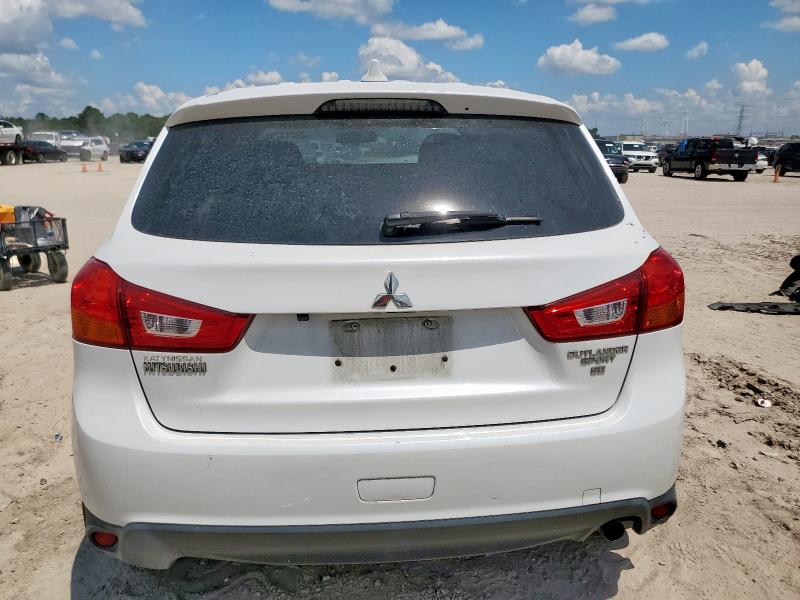 JA4AP3AW0HZ041900 - 2017 MITSUBISHI OUTLANDER ES WHITE photo 6