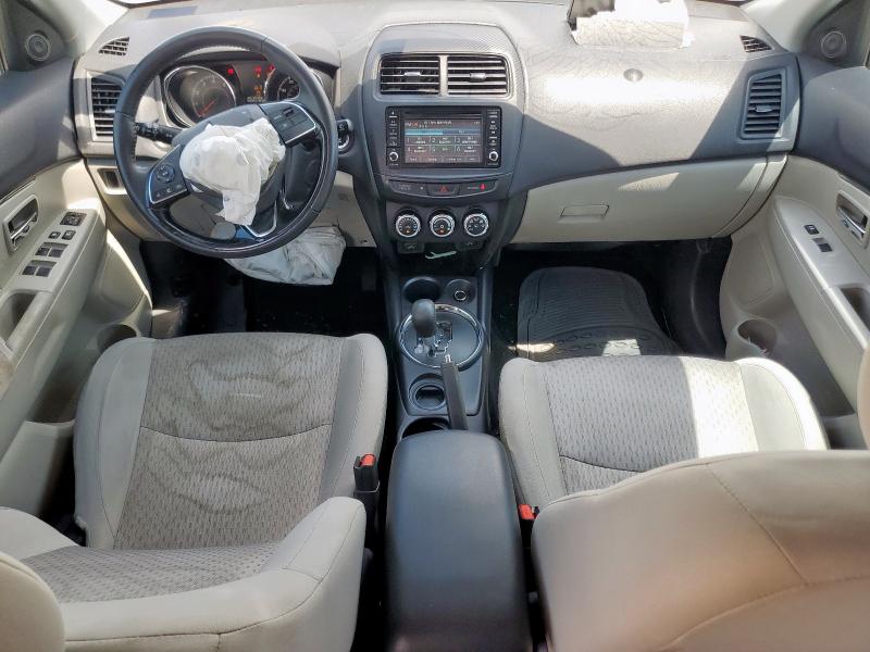 JA4AP3AW0HZ041900 - 2017 MITSUBISHI OUTLANDER ES WHITE photo 8