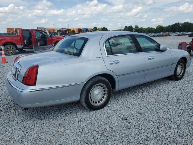 1LNHM81W21Y722870 - 2001 LINCOLN TOWN CAR EXECUTIVE Արծաթագույն լուսանկար 3