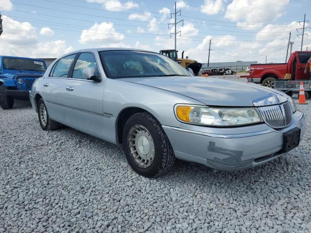 1LNHM81W21Y722870 - 2001 LINCOLN TOWN CAR EXECUTIVE Արծաթագույն լուսանկար 4