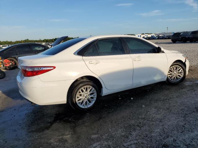 4T1BF1FK6HU691766 - 2017 TOYOTA CAMRY LE WHITE photo 3