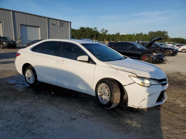 4T1BF1FK6HU691766 - 2017 TOYOTA CAMRY LE WHITE photo 4