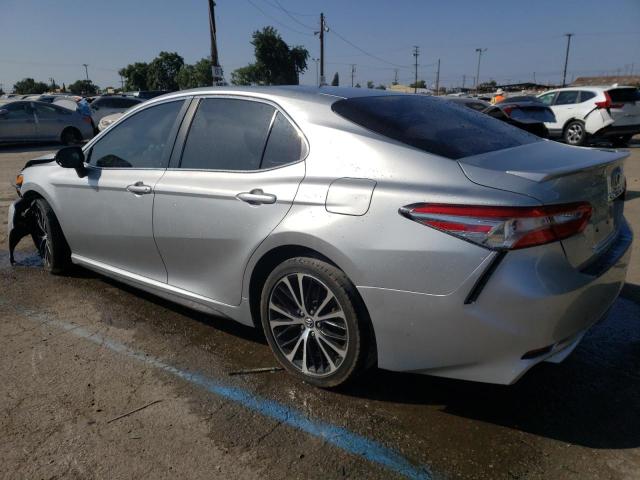 4T1B11HK5JU105009 - 2018 TOYOTA CAMRY L SILVER photo 2