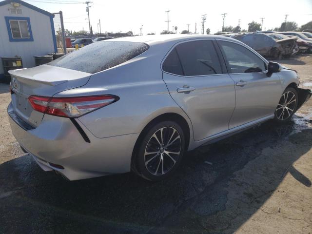 4T1B11HK5JU105009 - 2018 TOYOTA CAMRY L SILVER photo 3