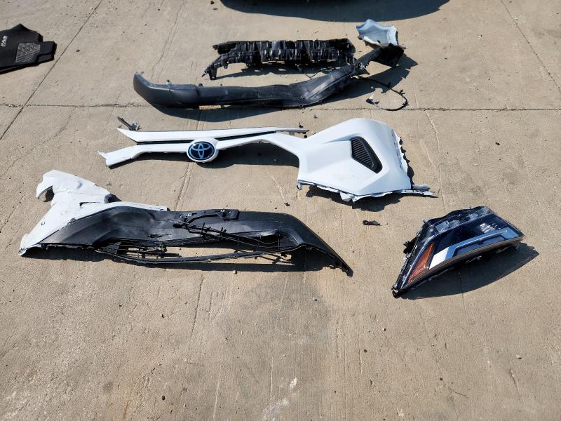 2T3W1RFV4NC196382 - 2022 TOYOTA RAV4 XLE WHITE photo 13