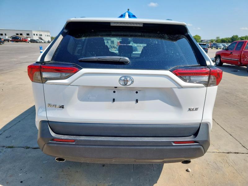 2T3W1RFV4NC196382 - 2022 TOYOTA RAV4 XLE WHITE photo 6