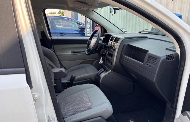 1J8FT47W27D370008 - 2007 JEEP COMPASS WHITE photo 5