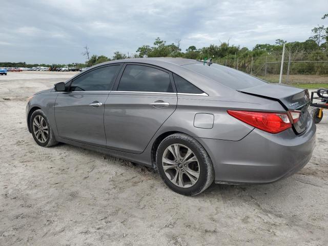5NPEC4AC8DH667078 - 2013 HYUNDAI SONATA SE 灰色 照片 2