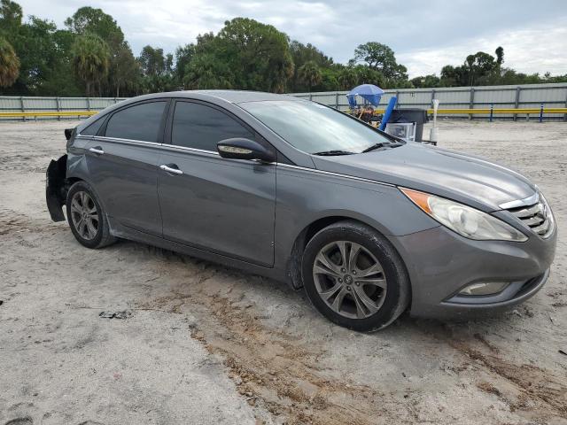 5NPEC4AC8DH667078 - 2013 HYUNDAI SONATA SE 灰色 照片 4