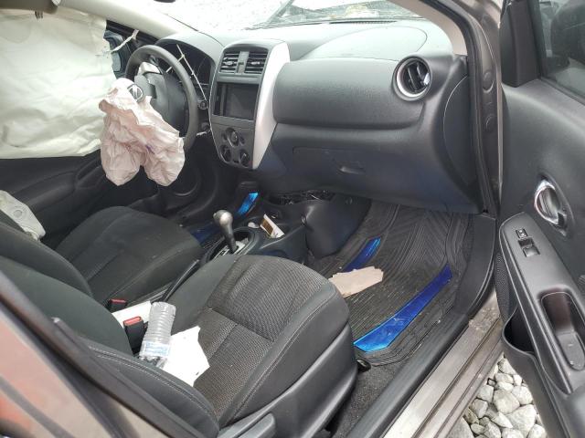 3N1CN7AP9HL849581 - 2017 NISSAN VERSA S BROWN photo 8