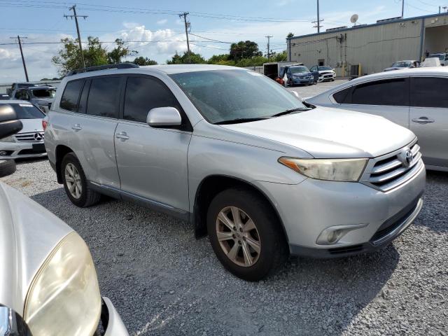 5TDZK3EH2BS046298 - 2011 TOYOTA HIGHLANDER BASE Сріблястий фото 4