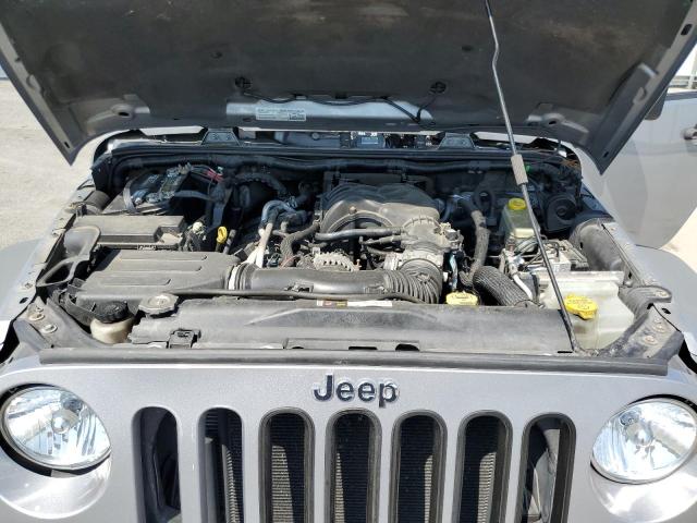 1C4BJWEG6FL560305 - 2015 JEEP WRANGLER U SAHARA SILVER photo 12