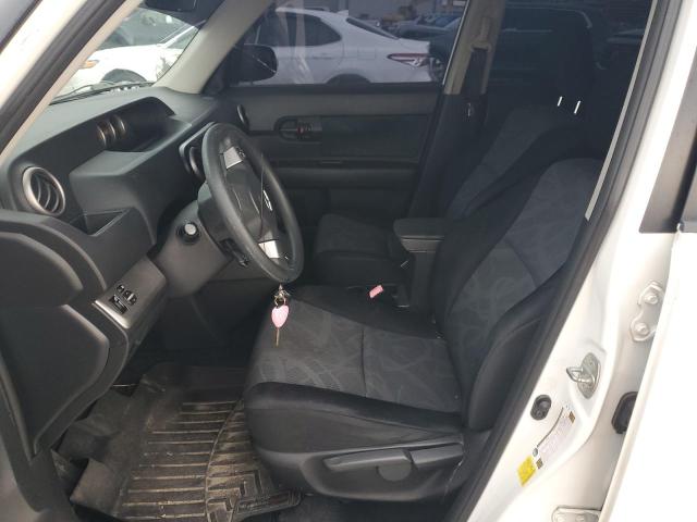 JTLZE4FE0CJ010470 - 2012 TOYOTA SCION XB WHITE photo 7