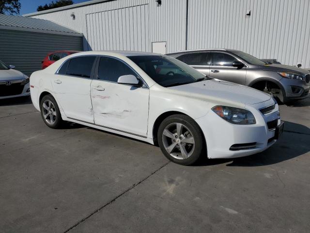1G1ZC5EU0BF362006 - 2011 CHEVROLET MALIBU 1LT WHITE photo 4