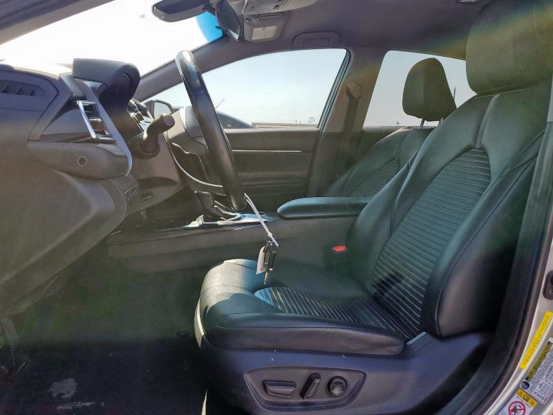 4T1B11HK3JU130104 - 2018 TOYOTA CAMRY L SILVER photo 7