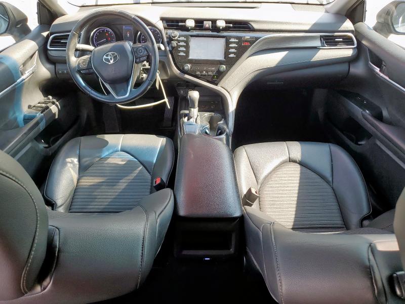 4T1B11HK3JU130104 - 2018 TOYOTA CAMRY L SILVER photo 8