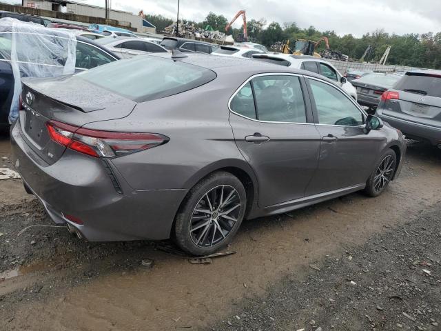 4T1G11AK6NU624463 - 2022 TOYOTA CAMRY SE GRAY photo 3