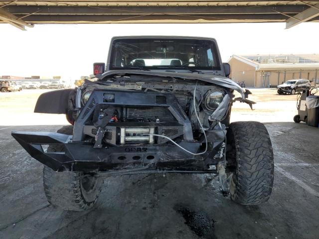 1C4BJWDG3JL899002 - 2018 JEEP WRANGLER UNLIMITED SPORT فضي صورة 5