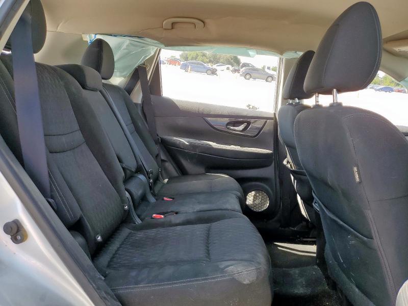 KNMAT2MT1JP510054 - 2018 NISSAN ROGUE S 银色 照片 11