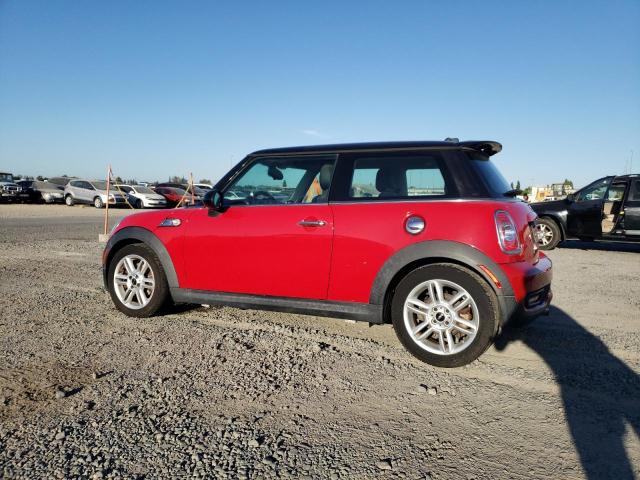 WMWSV3C5XBTY21558 - 2011 MINI COOPER S RED photo 2
