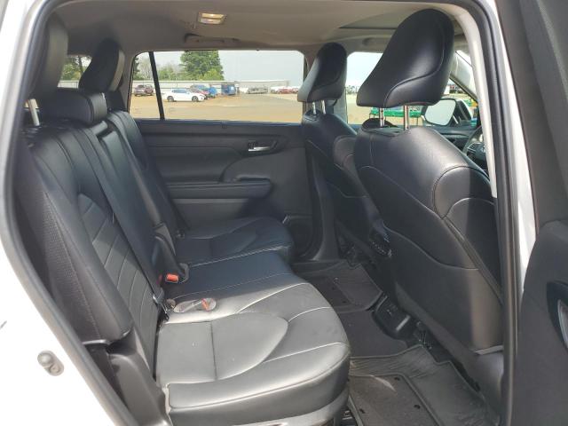 5TDGZRAH8NS119013 - 2022 TOYOTA HIGHLANDER XLE WHITE photo 11