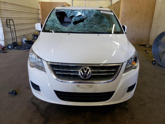 2C4RVABG9CR391684 - 2012 VOLKSWAGEN ROUTAN SE WHITE photo 5