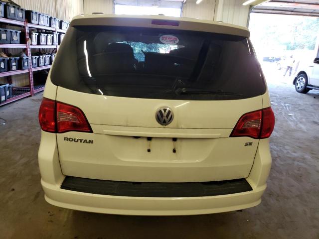 2C4RVABG9CR391684 - 2012 VOLKSWAGEN ROUTAN SE WHITE photo 6