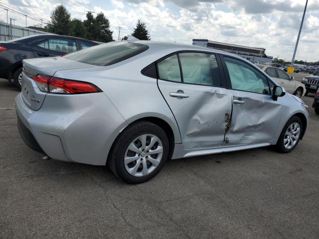 JTDBCMFE8RJ028677 - 2024 TOYOTA COROLLA LE SILVER photo 3